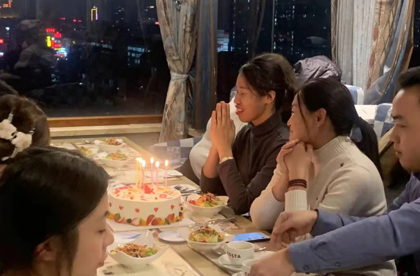 世界有點(diǎn)甜 有趣的靈魂終會遇見 生日快樂～